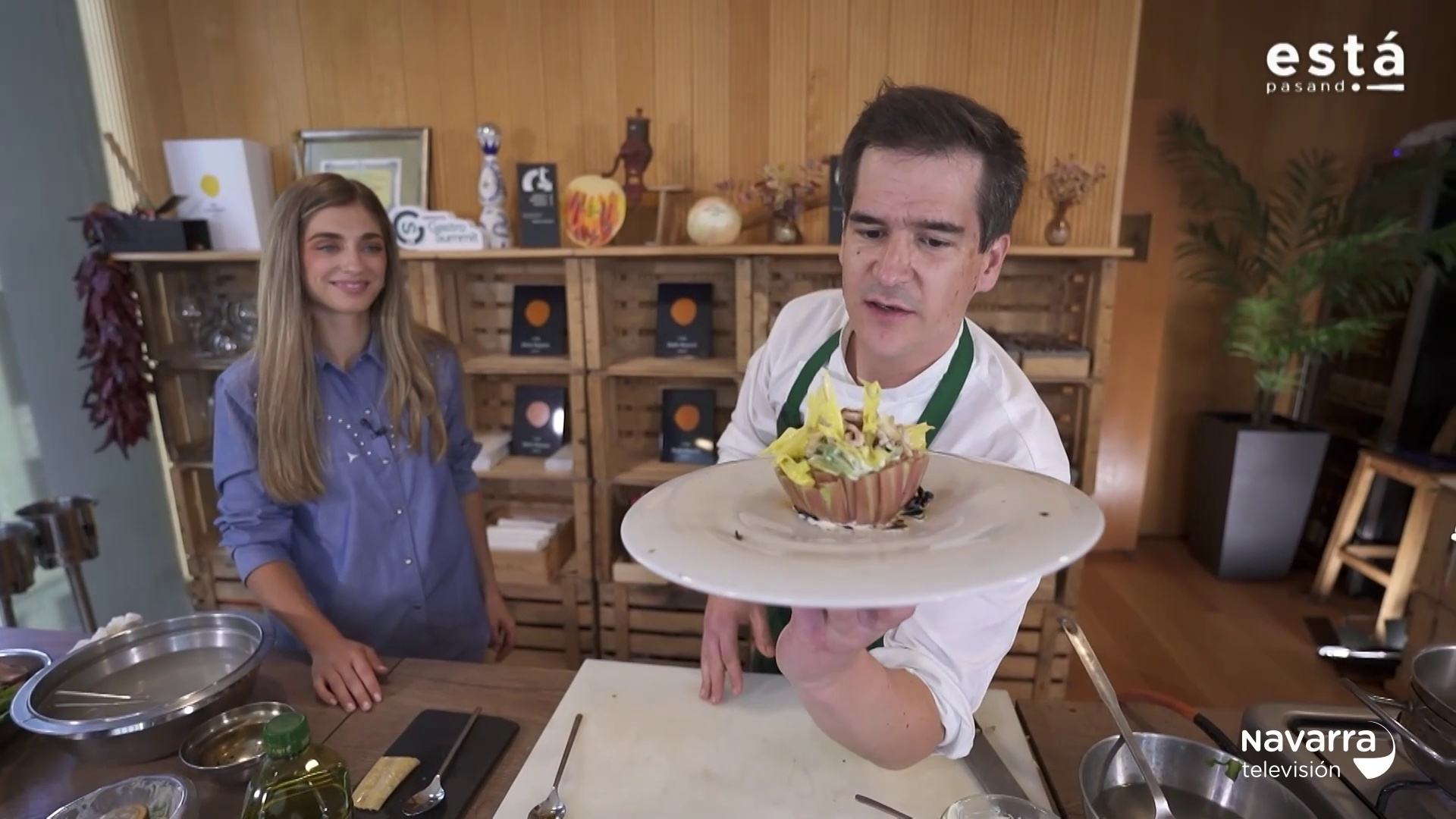 Una receta ligera y fresca con achicoria y anguila ahumada