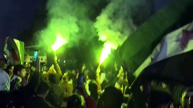 Debemos volver para reconstruir Siria : desplazados por la guerra festejan caída de Al Asad