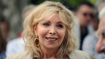 GALA VIDEO - Mort de Maryse Wolinski, sa fille Elsa lui rend un hommage déchirant : “La personne la plus courageuse que j’ai rencontrée”