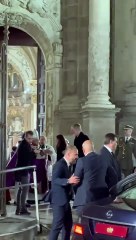 La señal de perdón del rey Felipe al abandonar la Catedral de Valencia tras el funeral por las víctimas de la DANA
