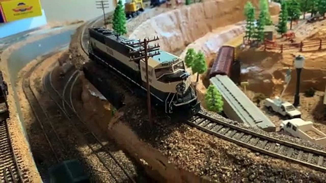 HO Scale Athearn Genesis SD70MAC DCC Sound BNSF (ex BN) Green_Ivory RARE FIND !