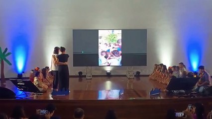 Mãe se emociona em homenagem a Nando na Escola Robert Kennedy