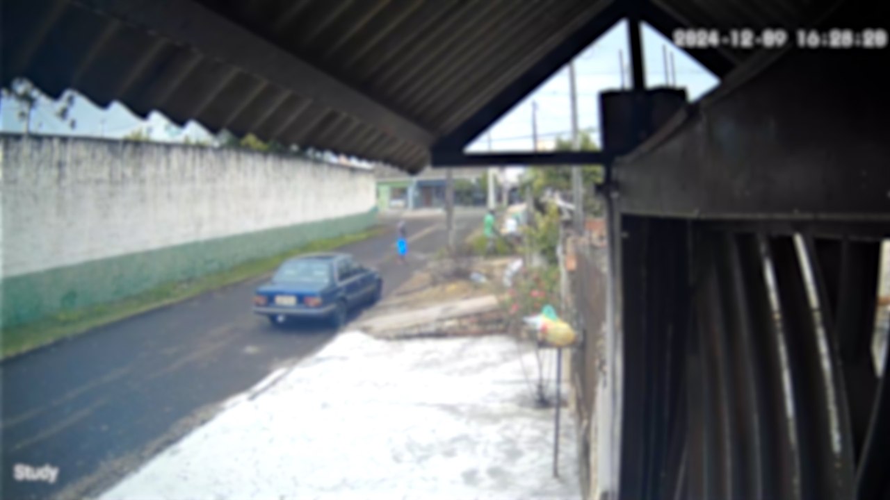 Invasão no bairro São Cristóvão: Três homens reviram casas e levam pertences