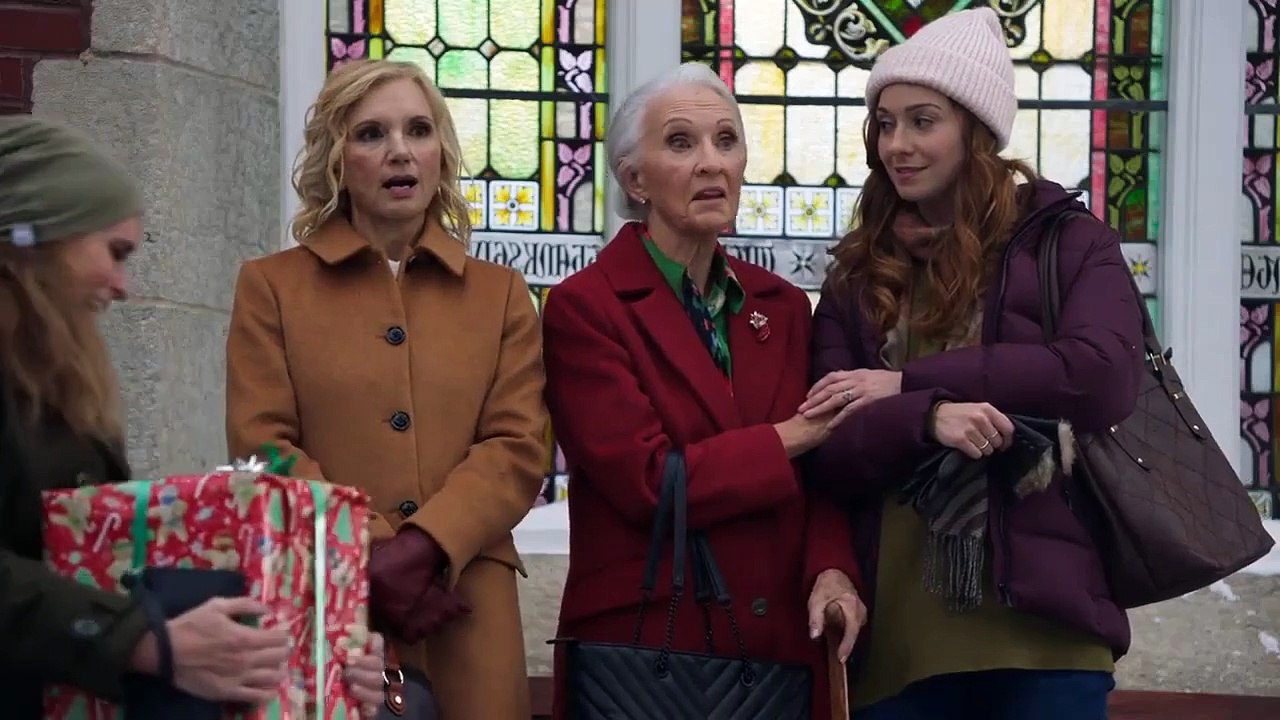 Happy Howlidays New Hallmark Movie 2024 - Best Hallmark Christmas 2024 - Great Hallmark Romance 2024 - New Movies Holiday  (4)