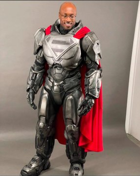Le costume de John Henry Irons AKA Steel dans Superman et Loïs
