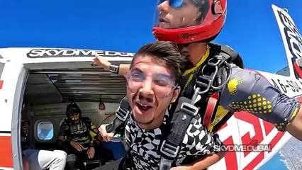Skydiving in Dubai Over Palm Island from 13,000 ft 😵‍💫 @tech_iela