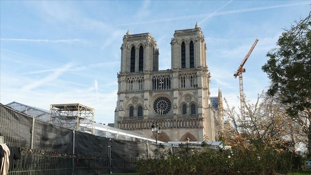 Notre Dame Katedrali kapılarını ziyaretçilerine açtı!