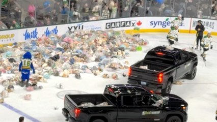 London Knights host incredible teddy bear toss for kids in need and Salvation Army