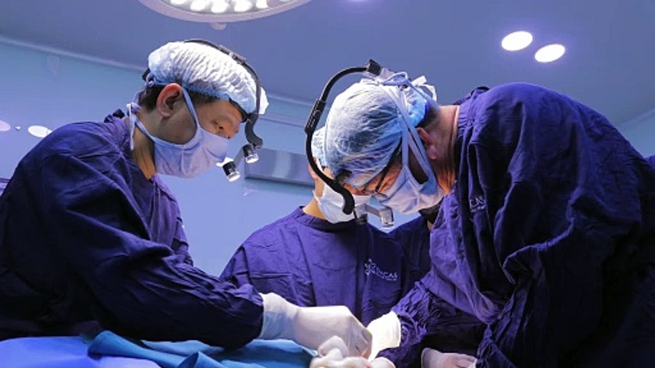 Bệnh viện Thẩm mỹ Emcas Đội ngũ bác sĩ giỏi và công nghệ tiên tiến