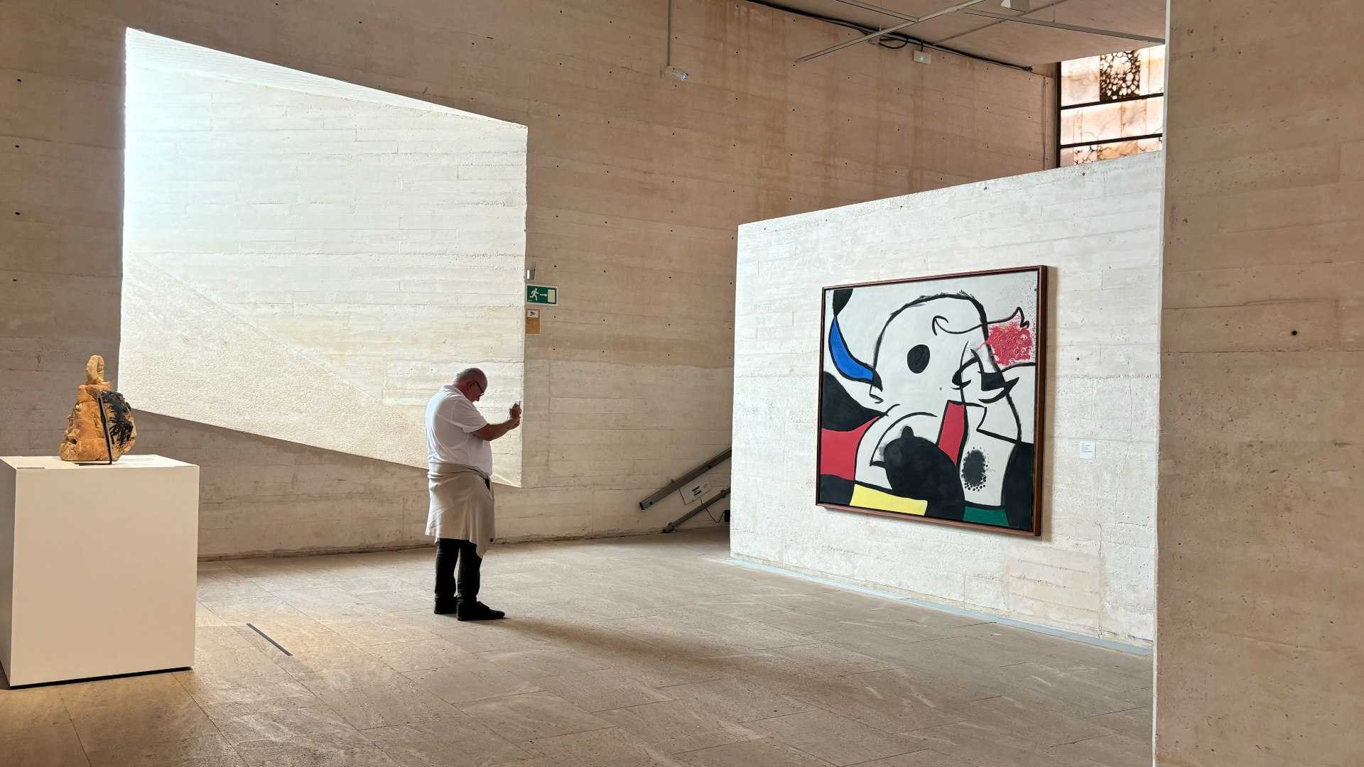 Decenas de patios escondidos, galer�as, museos sin colas, cocina de vanguardia sustentada en lo local, platos tradicionales, modernismo en sus fachadas... Fuera de temporada la ciudad de Palma es perfecta para conocerla o redescubrirla.
Te ense�amos todo lo que tienes que ver y hacer a un ritmo mucho m�s tranquilo que el de la �poca estival, que permite degustar paso a paso y bocado a bocado la capital mallorquina.