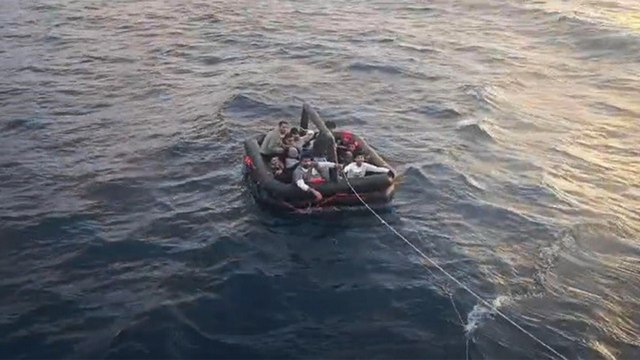 Çanakkale’de Sahil Güvenlik 32'si çocuk 76 kaçak göçmeni kurtardı