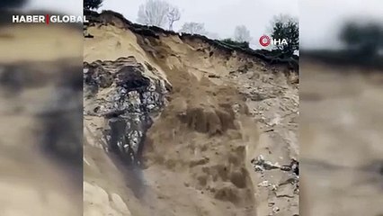 Artvin’de heyelanlı bölgede devam eden toprak kaymaları böyle görüntülendi