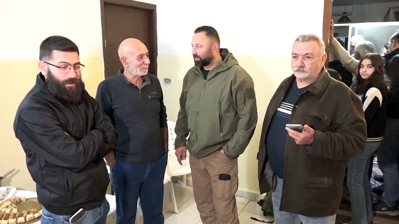 لبناني يعود لبلده بعد اعتقاله 33 عاما في سوريا