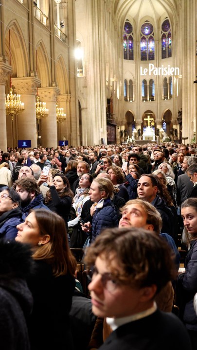 Les premiers visiteurs émerveillés par Notre-Dame