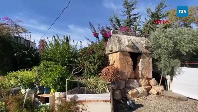 Demre’de binlerce yıllık kaya mezarın önüne ev yapıldı