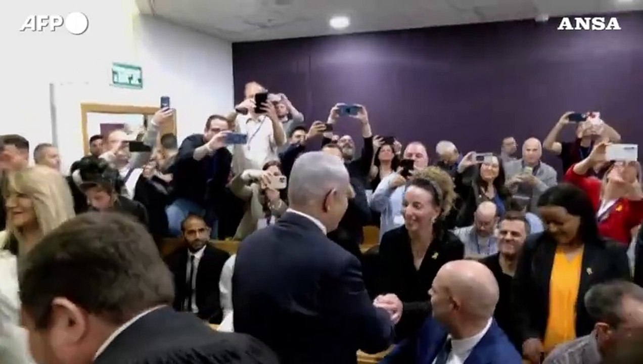 Tel Aviv, Netanyahu in tribunale al processo per corruzione