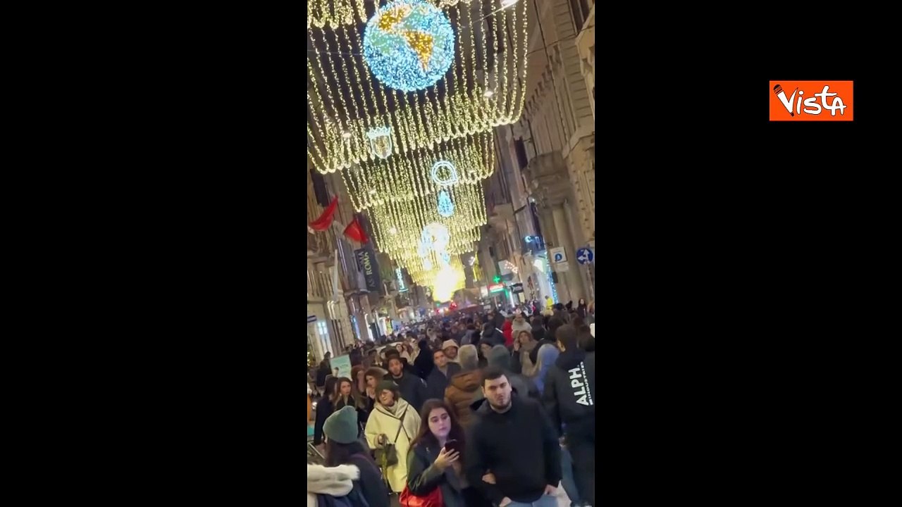 Natale 2024, Gualtieri accende l'albero di Piazza del Popolo e le luminarie di Via del Corso