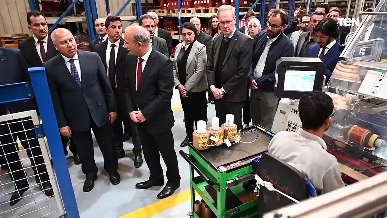 جولة وزير الصناعة والنقل في عدد من مصانع المنطقة الصناعية بالعاشر