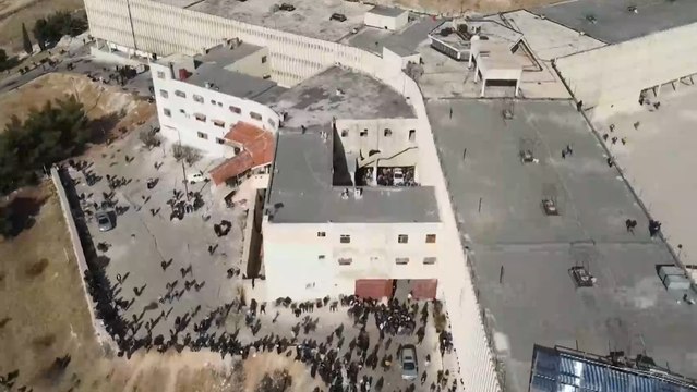 En portada | Encuentran decenas de cadáveres con marcas de posibles torturas en la cárcel de Sednaya (Siria)