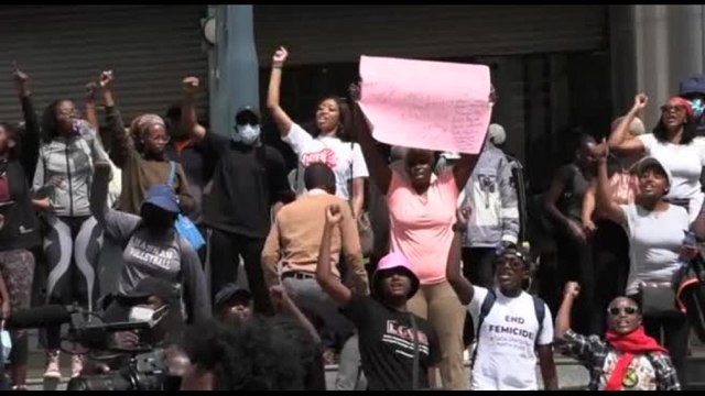 Kenya, la polizia lancia lacrimogeni alla marcia contro i femminicidi
