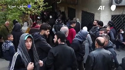 سوريون يصطفون للتعرف على جثامين أقاربهم الذين قضوا داخل سجون البلاد