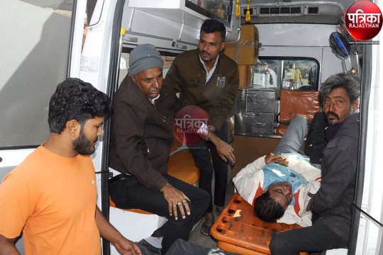 दुबई से आए कपड़ा व्यापारी का पाली में हादसा: अज्ञात वाहन ने मारी बाइक को टक्कर, दो जने घायल, हालत गंभीर