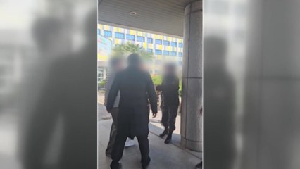 탄핵 찬성 요청에 불만...군복 입고 시의회서 '난동' / YTN