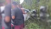 Colisão entre carro e poste deixa quatro pessoas feridas no bairro Paupina