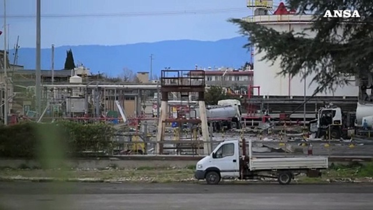 Calenzano, i rilievi dei vigili del fuoco nel luogo dell'incidente