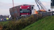 Infortunio mortale in A1, autoarticolato investe operaio