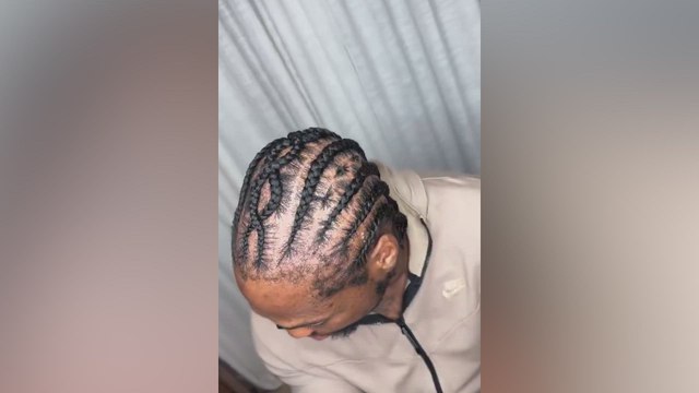 Derrick Henry's new hairstyle: Ravens star ditches conic dreads