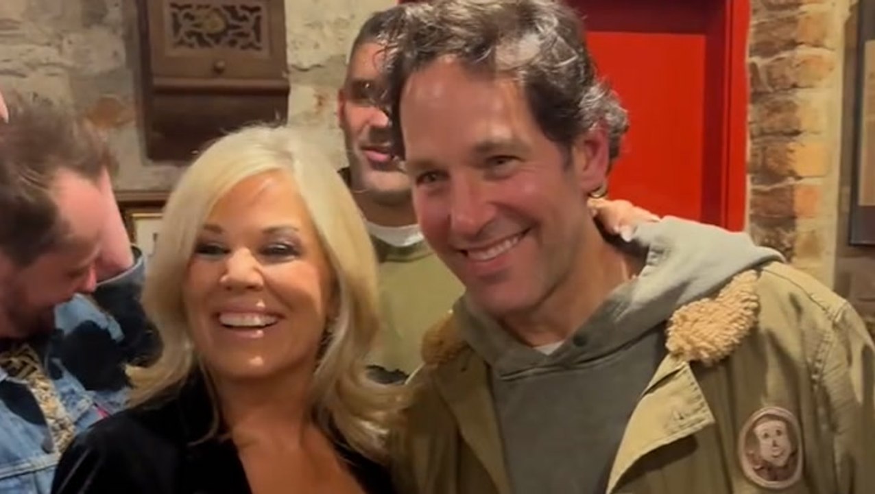 Paul Rudd joins Dublin pub singalong with Irish band