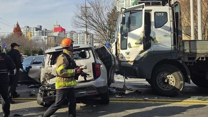 전남 목포에서 8중 추돌...11명 부상 / YTN