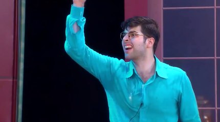 لما تتقدم للبنت اللي بتحبها و تلاقيها لبستك في شبكة غالية