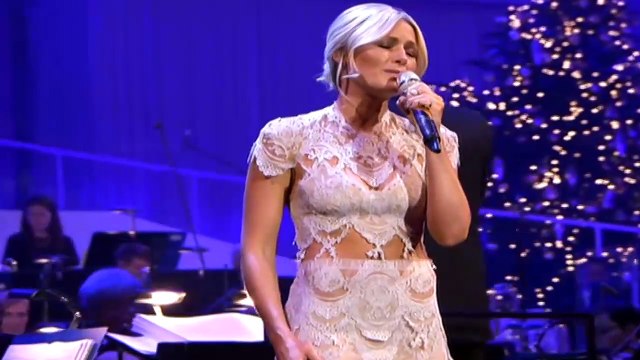 HELENE FISCHER — Ihr Kinderlein kommet (mit den Wiener Sängerknaben) | Helene Fischer: Weihnachten - Live aus der Hofburg Wien (mit dem Royal Philharmonic Orchestra) – (2015)