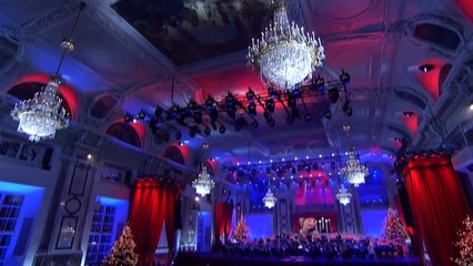 HELENE FISCHER — Vom Himmel hoch, da komm’ ich her (mit Xavier Naidoo) | Helene Fischer: Weihnachten - Live aus der Hofburg Wien (mit dem Royal Philharmonic Orchestra) – (2015)