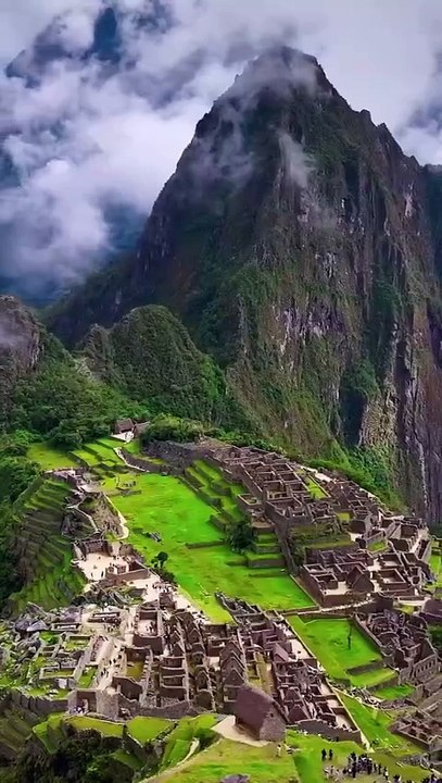 4kMachu Picchu is a XV century Inca citadel located in the Eastern Cordillera of southern  Peru on a mountain ridge