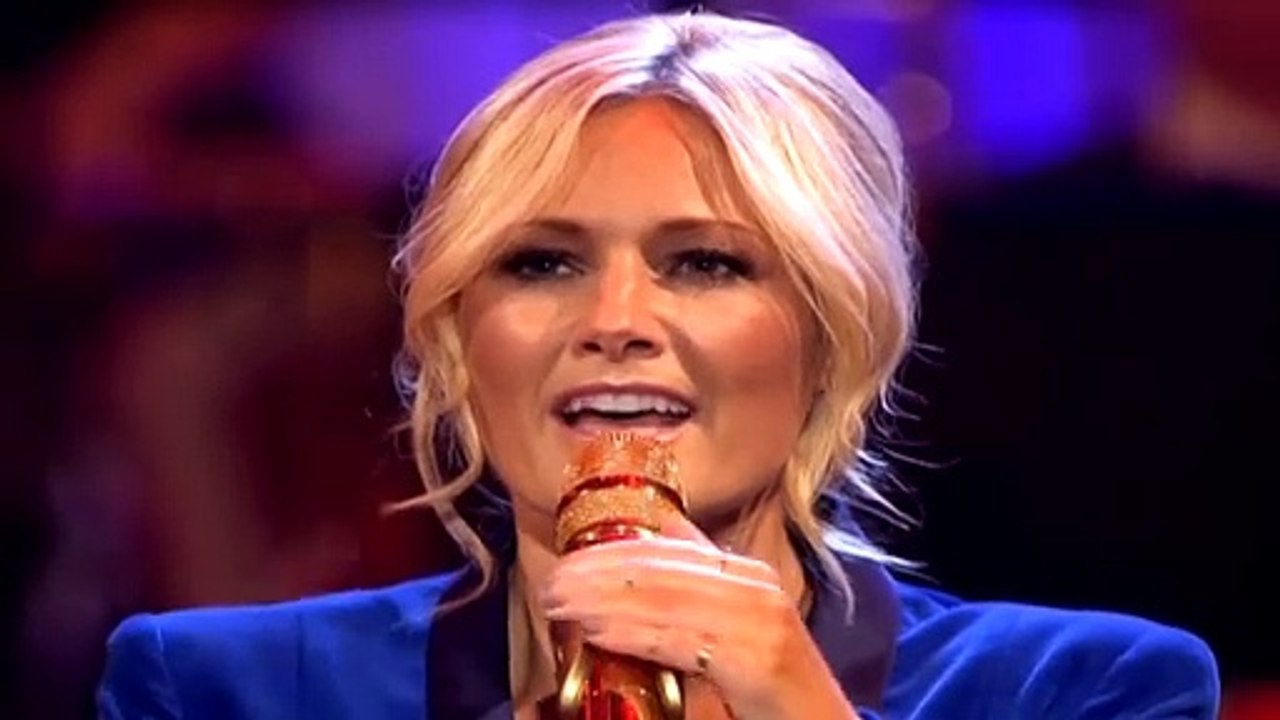 HELENE FISCHER — Adeste Fideles | Helene Fischer: Weihnachten - Live aus der Hofburg Wien (mit dem Royal Philharmonic Orchestra) – (2015)