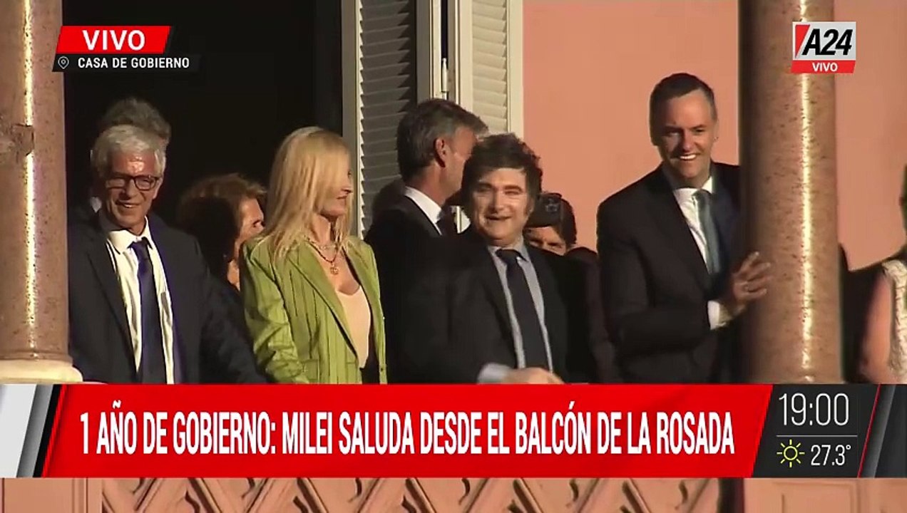 🔴MILEI SALE A SALUDAR DESDE EL BALCÓN DE LA CASA ROSADA