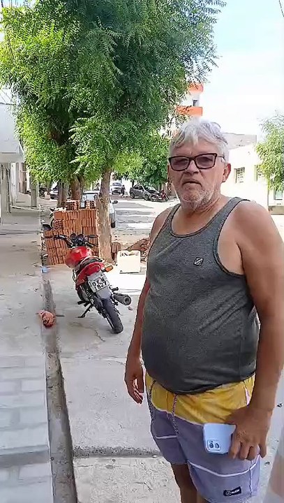 Morador cobra da Energisa troca de poste na Rua Capitão Manoel Gomes; empresa se pronuncia sobre o caso