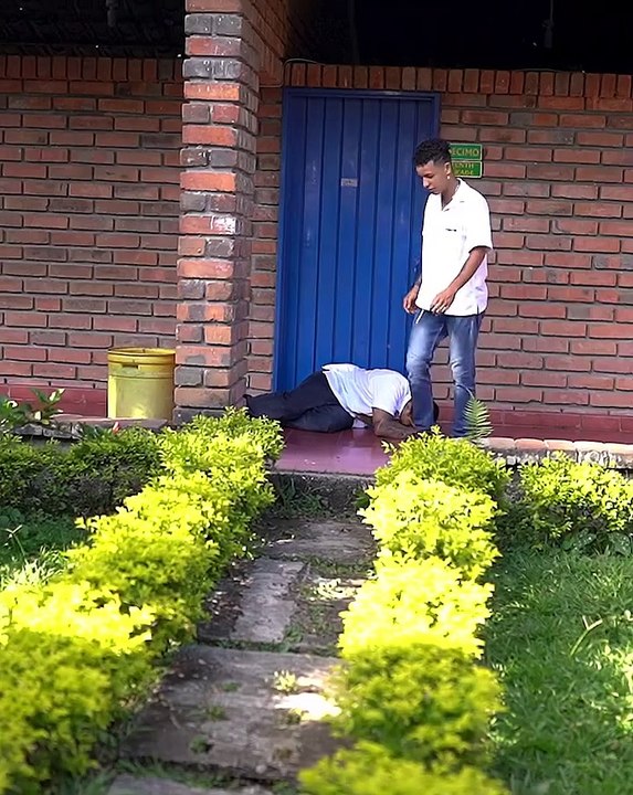 Descubrió a su padre con su mejor amiga y así terminó