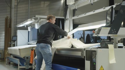 Mercedes-Benz MANUFAKTUR Interior Workshop Sindelfingen - Leather Qualification and Cutting