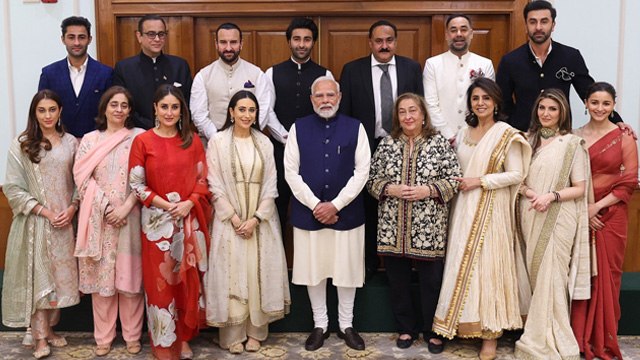 Raj Kapoor 100 Birth Anniversary: Kareena,Ranbir With Kapoor Family Visit PM Modi To Invite,Video...