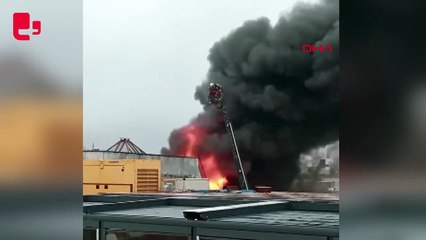 İstanbul Fatih'te ayakkabı dükkanında yangın... Bazı tramvay durakları kapatıldı