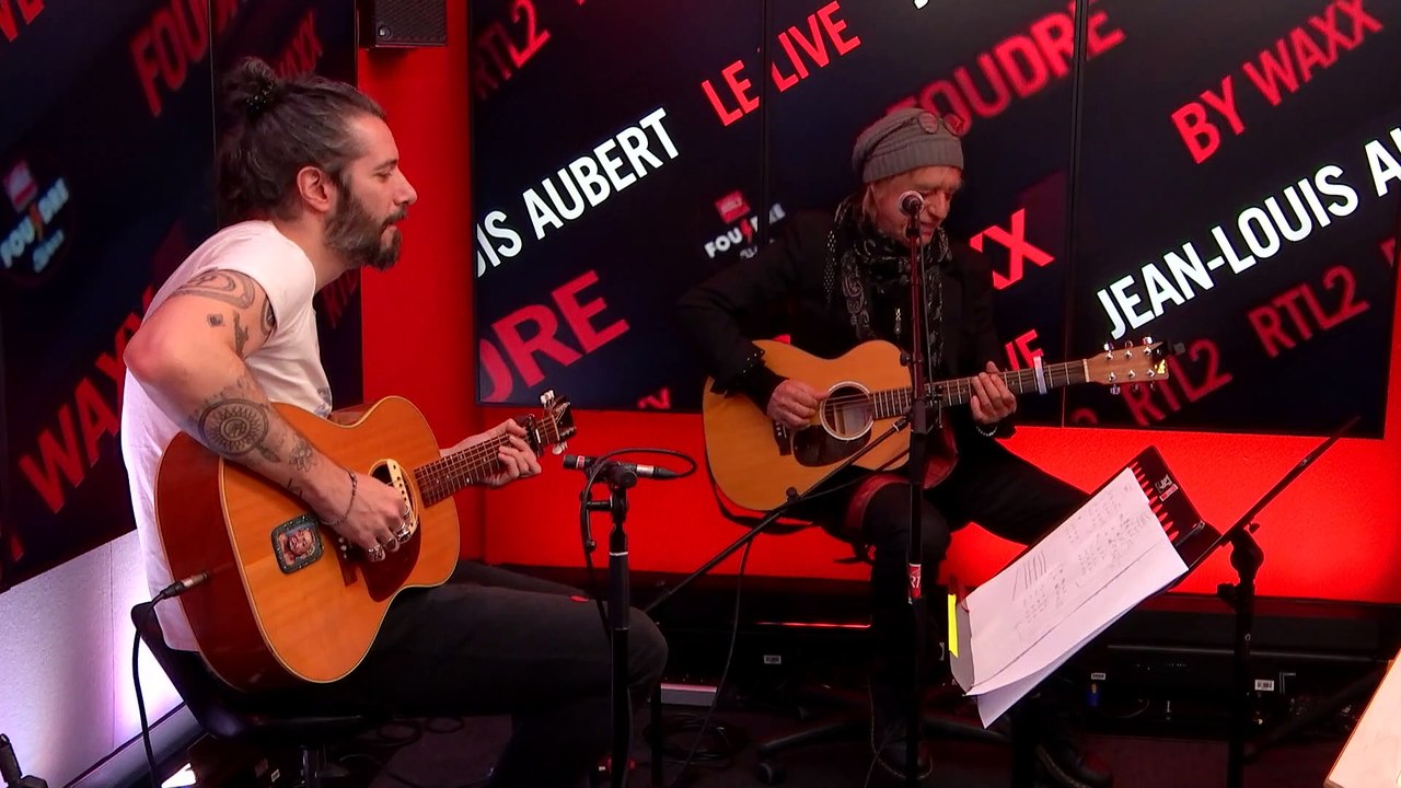 Jean-Louis Aubert et Waxx interprètent "Saute" en live dans Foudre