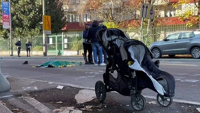 Milano, mamma di 34 travolta e uccisa da un camion pirata mentre attraversa sulle strisce con i gemellini nel passeggino: l'autista ? scappato