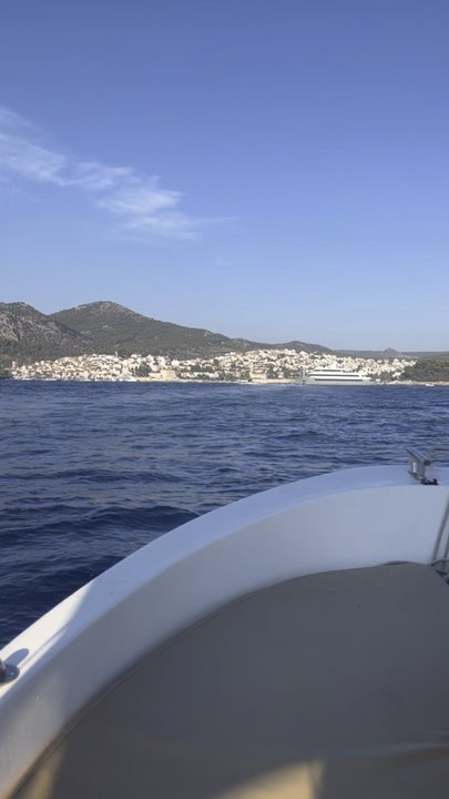 JOURNÉE MÉMORABLE en bateau entre Hvar et les îles Paklenis