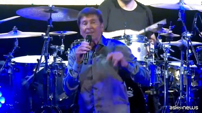 L'inossidabile Gianni Morandi compie 80 anni e guarda al futuro