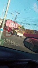Assaltantes 'fazem a limpa' em ponto de ônibus em Camaçari