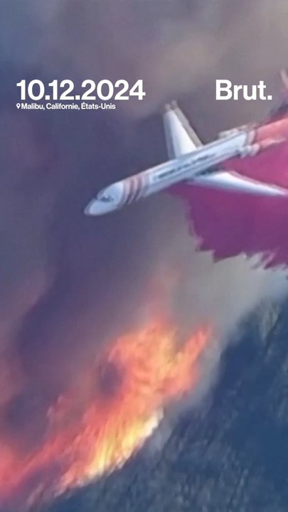 Les avions bombardiers d'eau luttent contre le "Franklin Fire" qui ravage la Californie